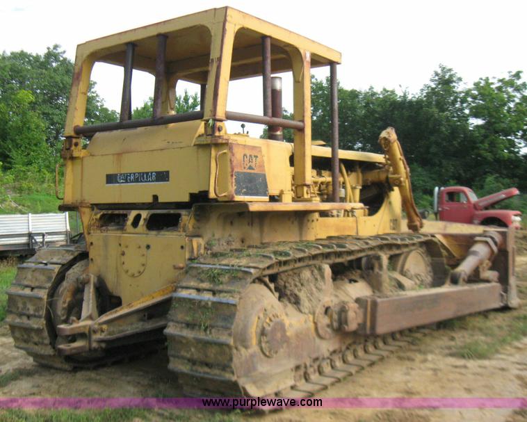 image for item 7211 1971 Caterpillar D8H dozer