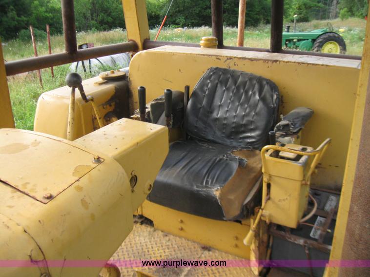 image for item 7211 1971 Caterpillar D8H dozer