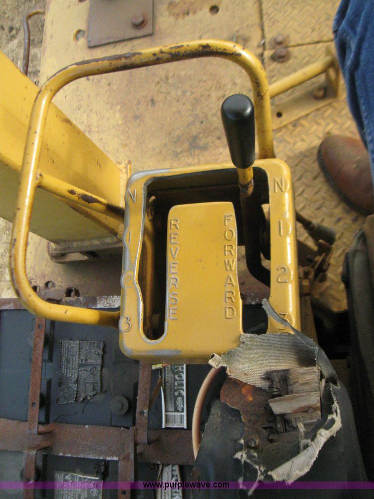 image for item 7211 1971 Caterpillar D8H dozer