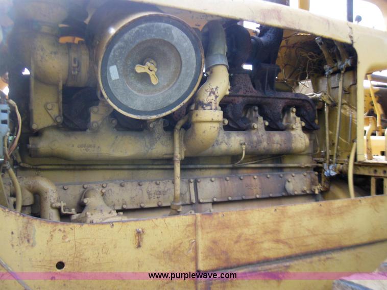 image for item 7211 1971 Caterpillar D8H dozer