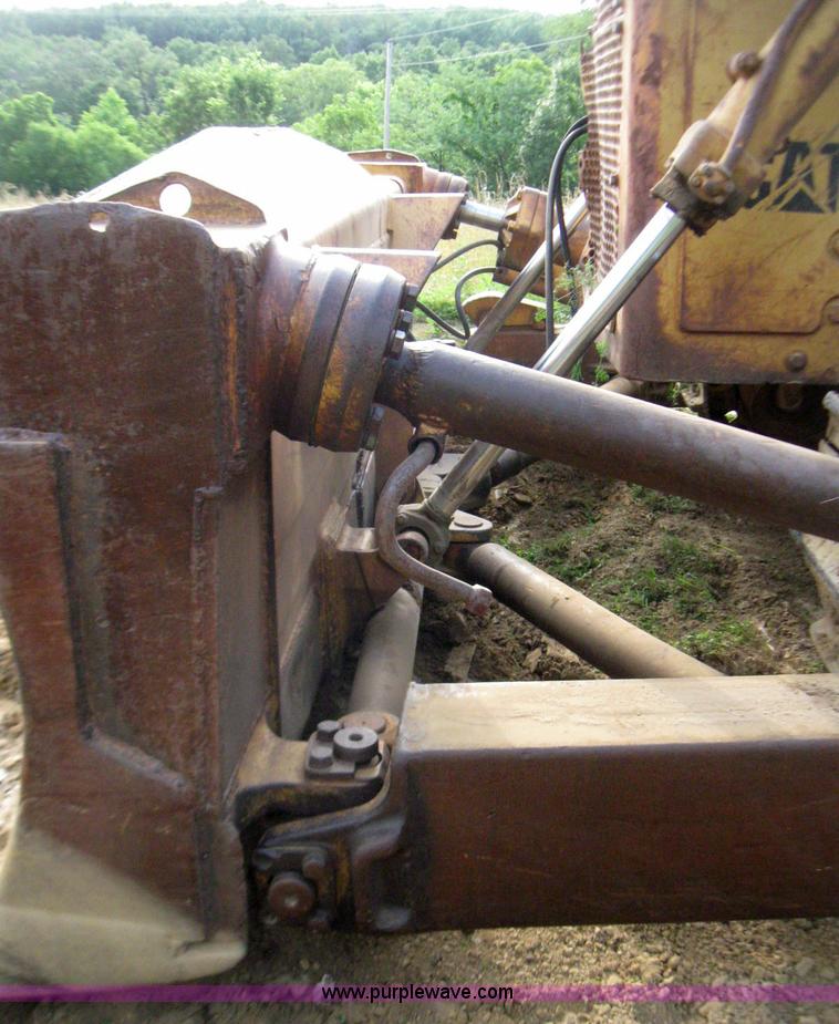 image for item 7211 1971 Caterpillar D8H dozer