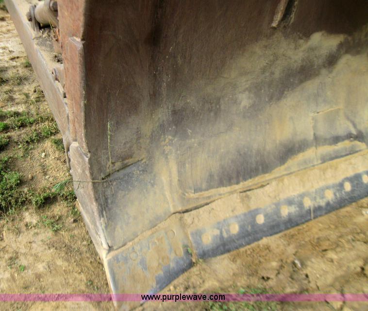 image for item 7211 1971 Caterpillar D8H dozer