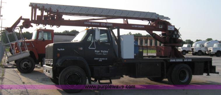 image for item 7235 1989 GMC Topkick C7D042 ladder truck