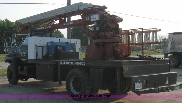 image for item 7235 1989 GMC Topkick C7D042 ladder truck