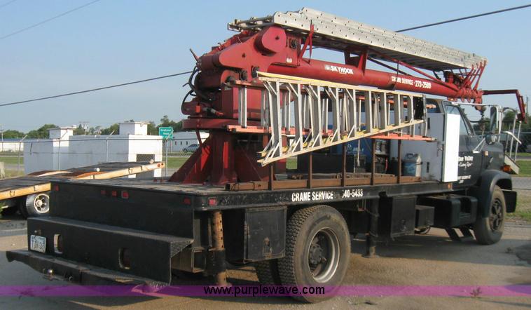 image for item 7235 1989 GMC Topkick C7D042 ladder truck