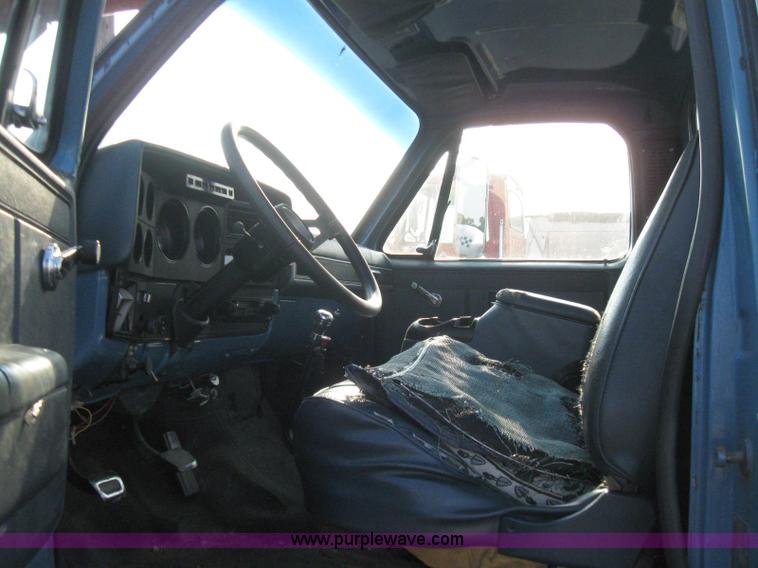 image for item 7235 1989 GMC Topkick C7D042 ladder truck