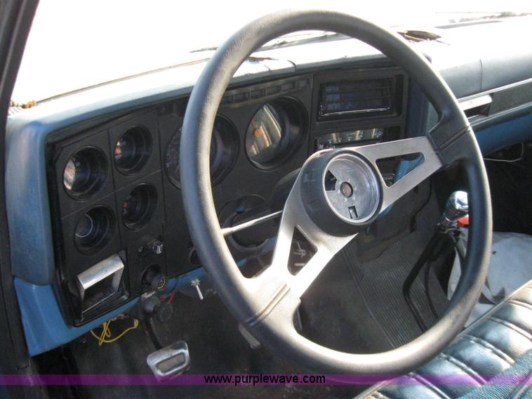 image for item 7235 1989 GMC Topkick C7D042 ladder truck