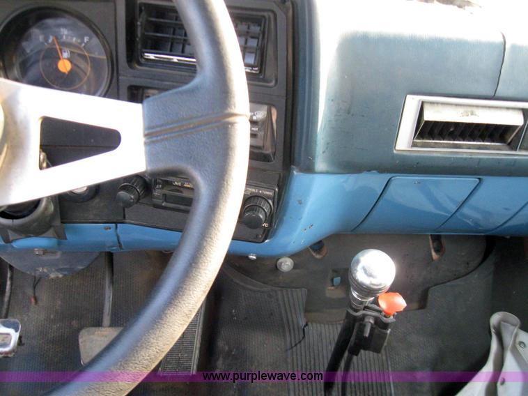 image for item 7235 1989 GMC Topkick C7D042 ladder truck