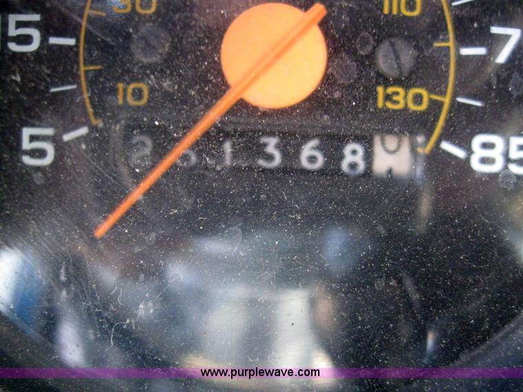 image for item 7235 1989 GMC Topkick C7D042 ladder truck