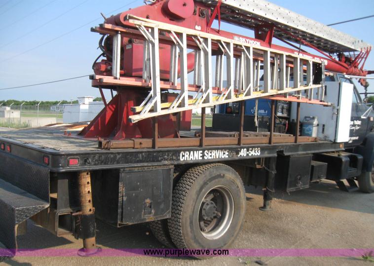 image for item 7235 1989 GMC Topkick C7D042 ladder truck