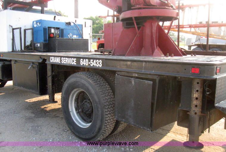 image for item 7235 1989 GMC Topkick C7D042 ladder truck