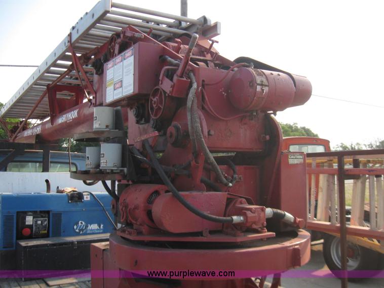 image for item 7235 1989 GMC Topkick C7D042 ladder truck