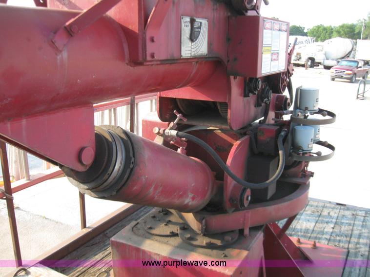 image for item 7235 1989 GMC Topkick C7D042 ladder truck