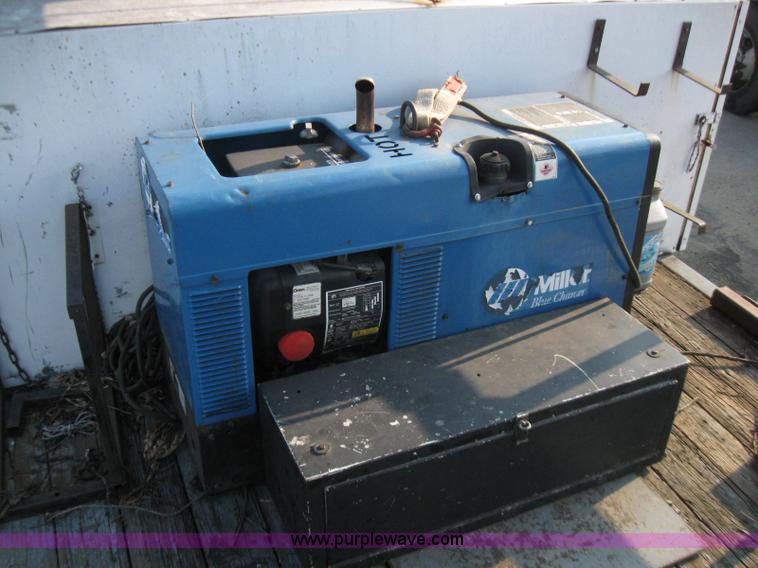 image for item 7235 1989 GMC Topkick C7D042 ladder truck