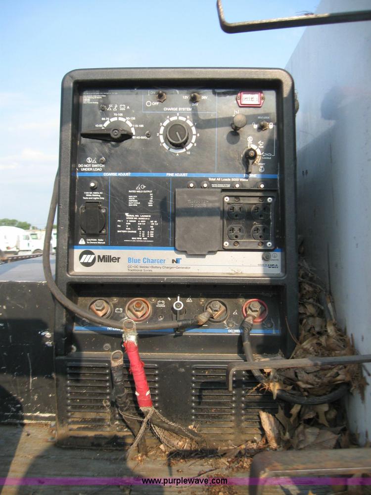 image for item 7235 1989 GMC Topkick C7D042 ladder truck