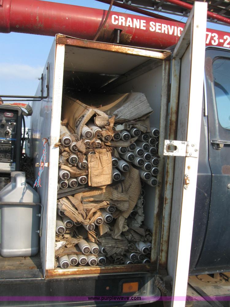 image for item 7235 1989 GMC Topkick C7D042 ladder truck