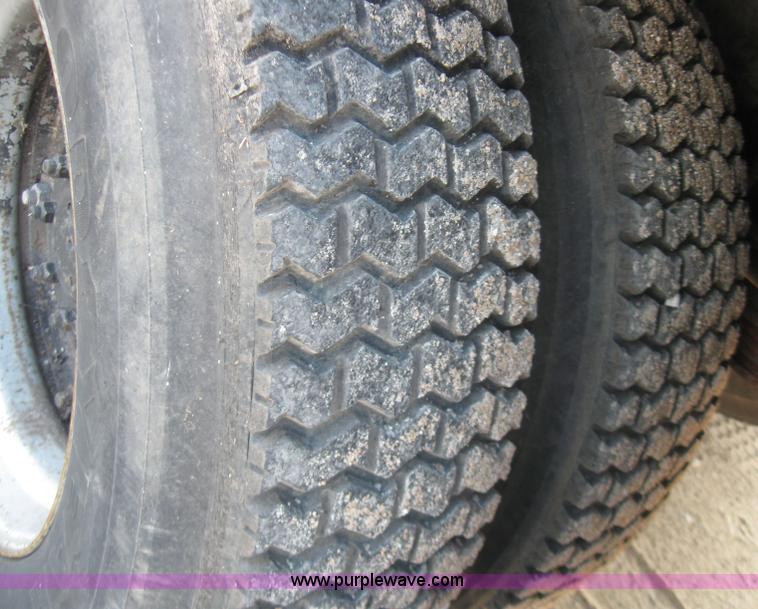 image for item 7235 1989 GMC Topkick C7D042 ladder truck