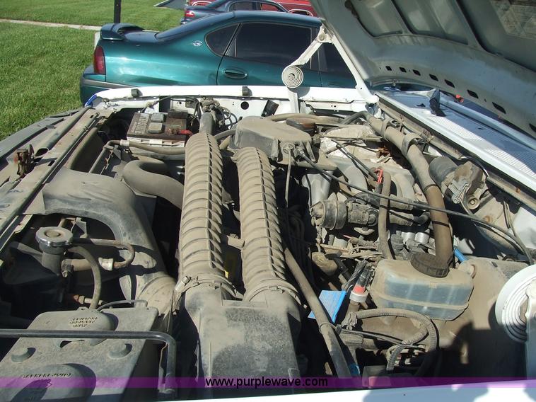 image for item 2093 1997 Ford F250 pickup truck with Shoreline Animobile animal transport boxes