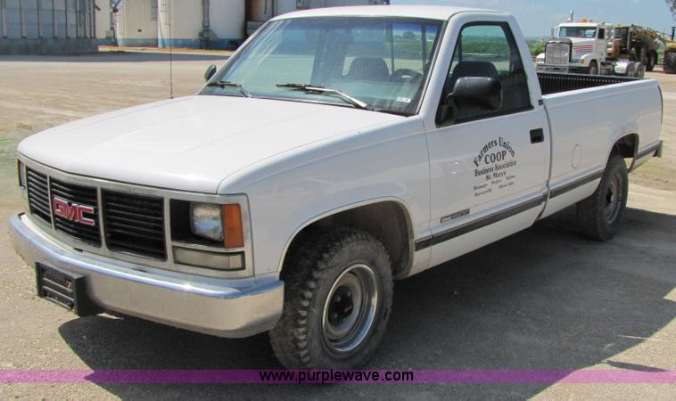 image for item 2288 1993 GMC Sierra C1500 pickup truck