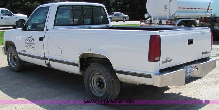 image for item 2288 1993 GMC Sierra C1500 pickup truck