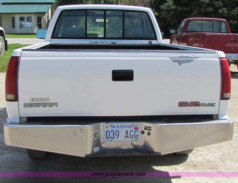 image for item 2288 1993 GMC Sierra C1500 pickup truck