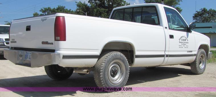 image for item 2288 1993 GMC Sierra C1500 pickup truck