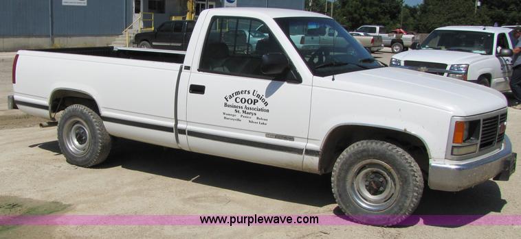 image for item 2288 1993 GMC Sierra C1500 pickup truck