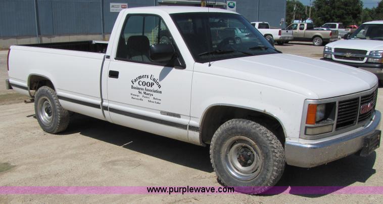 image for item 2288 1993 GMC Sierra C1500 pickup truck
