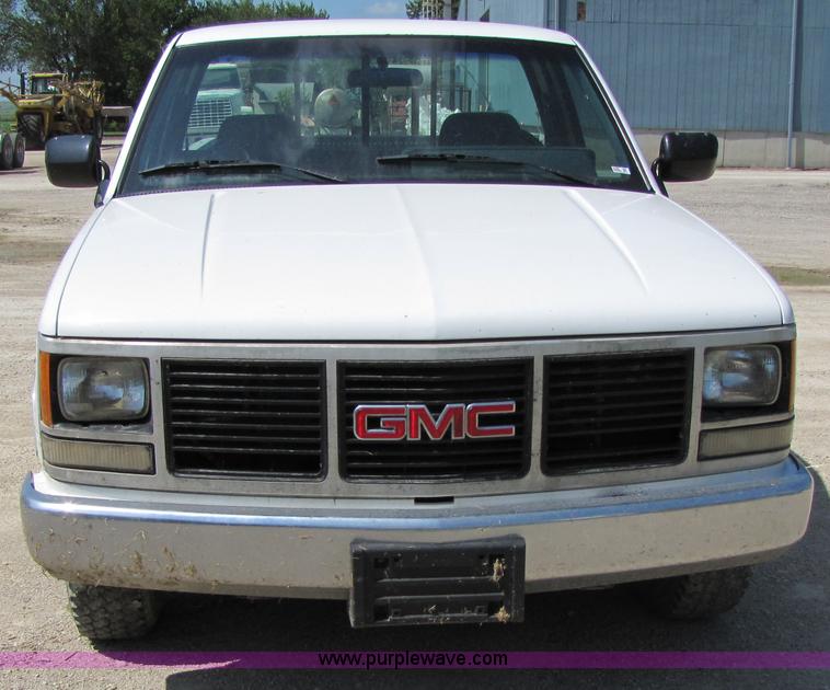 image for item 2288 1993 GMC Sierra C1500 pickup truck