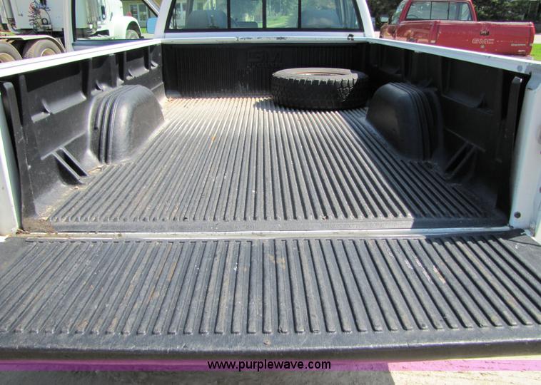 image for item 2288 1993 GMC Sierra C1500 pickup truck