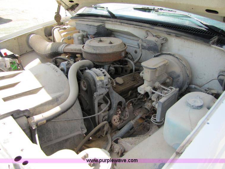 image for item 2288 1993 GMC Sierra C1500 pickup truck