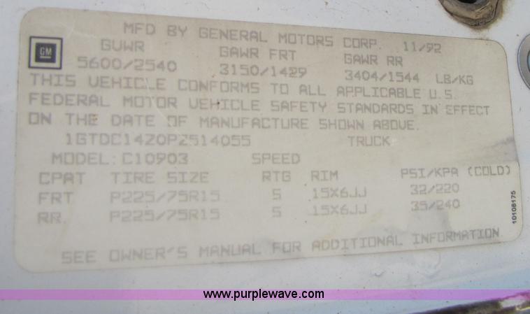 image for item 2288 1993 GMC Sierra C1500 pickup truck