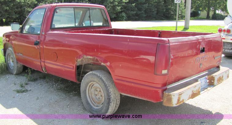 image for item 2289 1989 GMC Sierra C1500 pickup truck