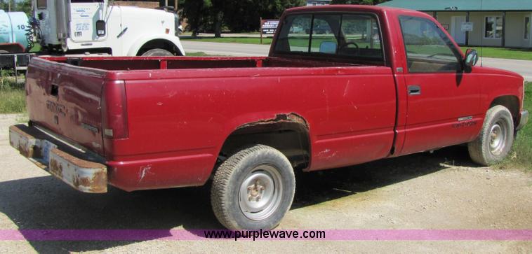 image for item 2289 1989 GMC Sierra C1500 pickup truck