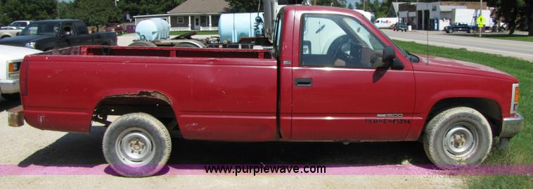 image for item 2289 1989 GMC Sierra C1500 pickup truck