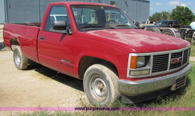 image for item 2289 1989 GMC Sierra C1500 pickup truck