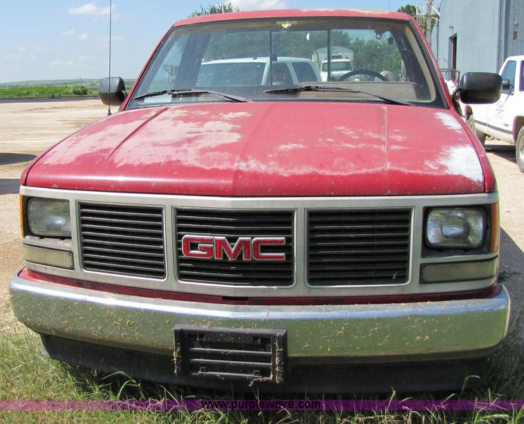 image for item 2289 1989 GMC Sierra C1500 pickup truck