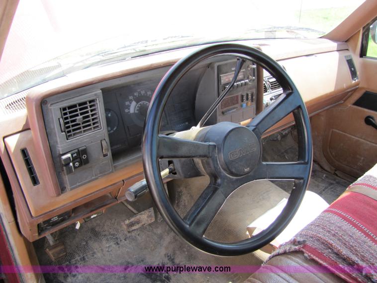 image for item 2289 1989 GMC Sierra C1500 pickup truck