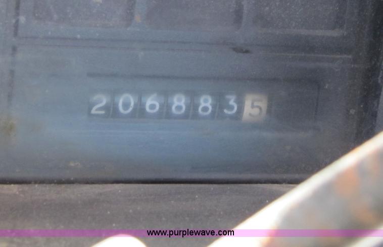 image for item 2289 1989 GMC Sierra C1500 pickup truck