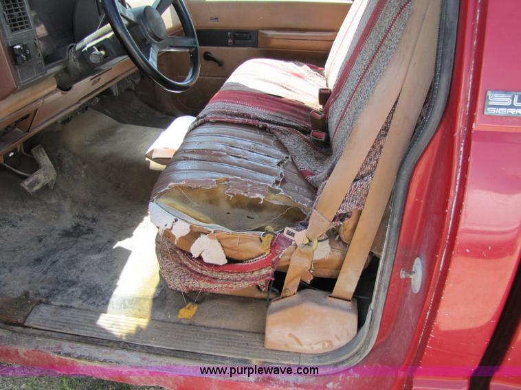 image for item 2289 1989 GMC Sierra C1500 pickup truck