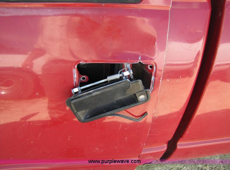 image for item 2289 1989 GMC Sierra C1500 pickup truck