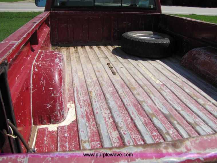 image for item 2289 1989 GMC Sierra C1500 pickup truck