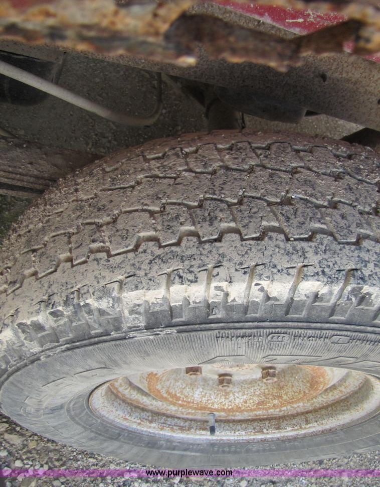 image for item 2289 1989 GMC Sierra C1500 pickup truck