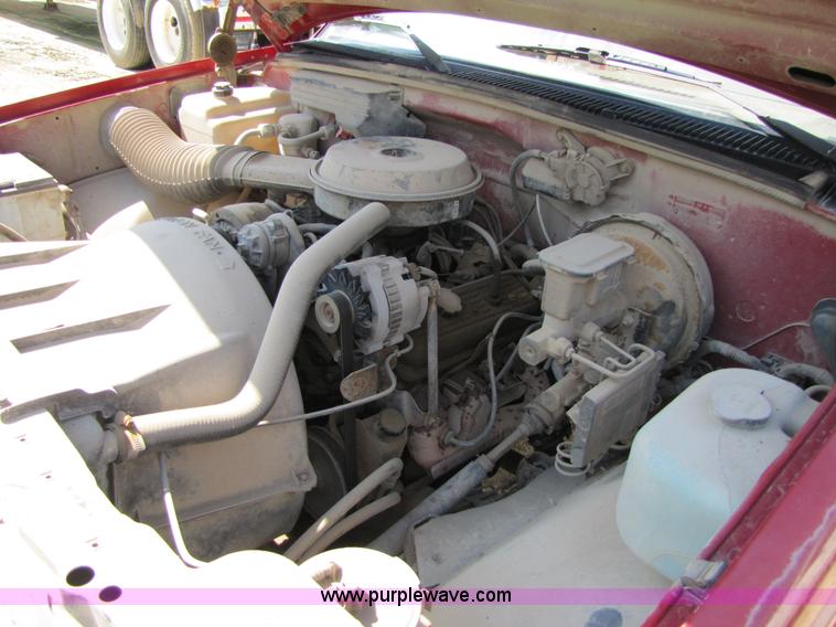 image for item 2289 1989 GMC Sierra C1500 pickup truck