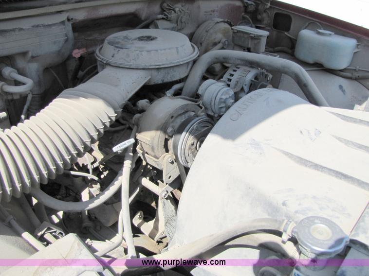 image for item 2289 1989 GMC Sierra C1500 pickup truck