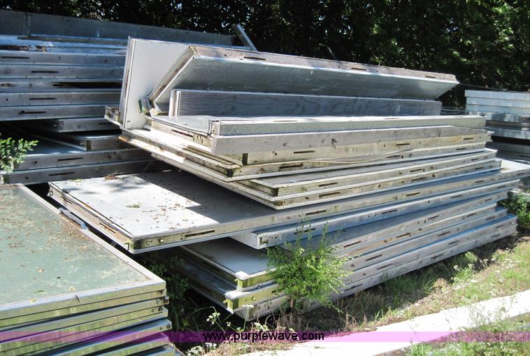 image for item 3001 Large walk-in cooler