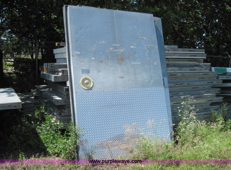 image for item 3001 Large walk-in cooler