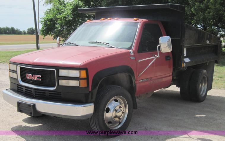 image for item 3002 1998 GMC Sierra C3500 HD truck with dump bed