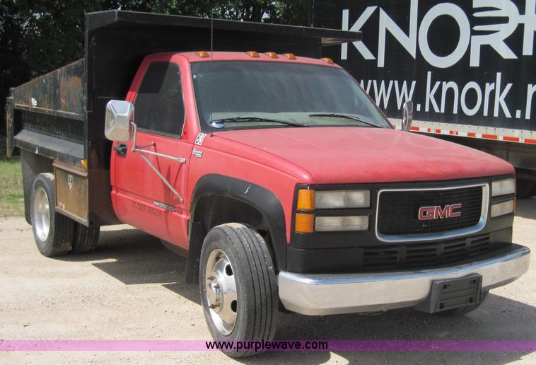 image for item 3002 1998 GMC Sierra C3500 HD truck with dump bed