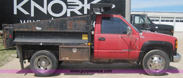 image for item 3002 1998 GMC Sierra C3500 HD truck with dump bed